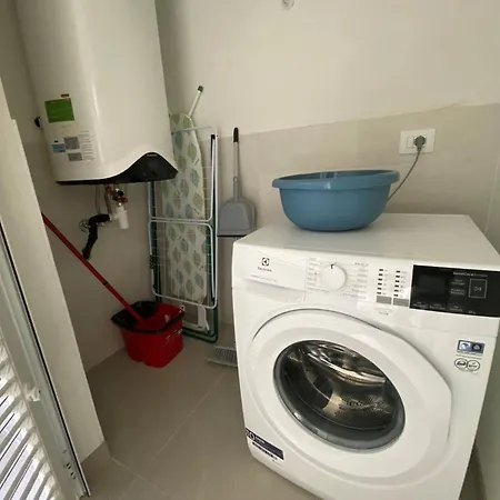 شقة Cozy Flat 300m From The *
